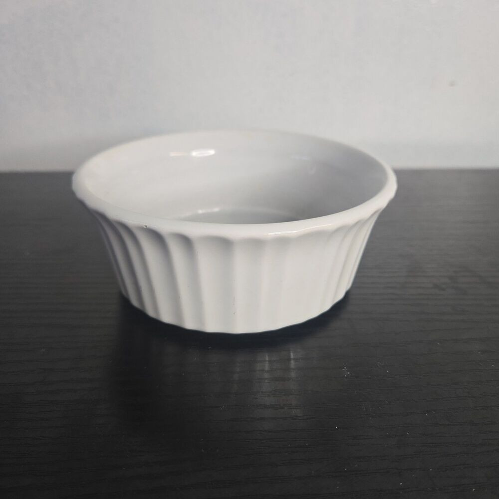 CorningWare French White 16 oz Fluted Stoneware Baking Dish Bowl Ramekin